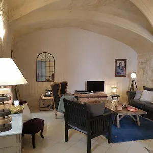 Rental-côté Forum. Appartement Arles